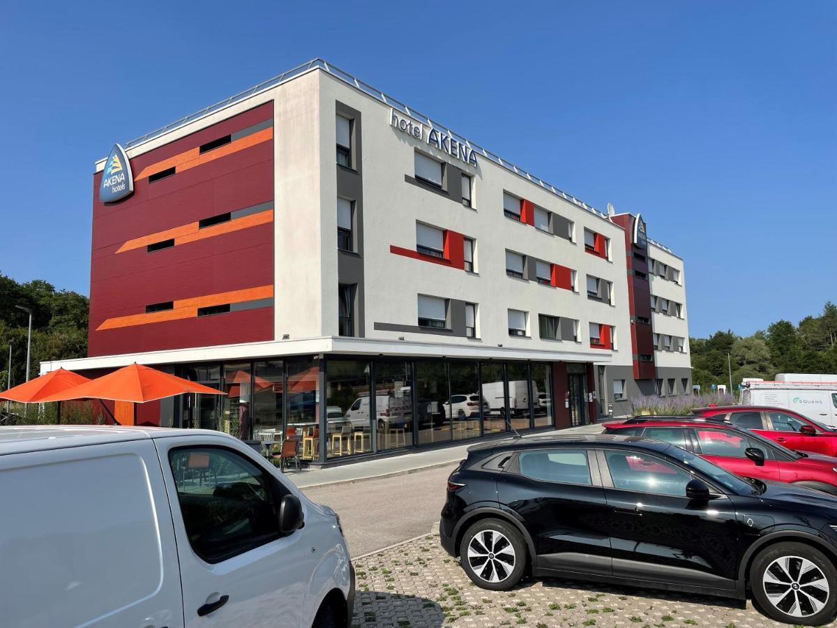 Akena Besancon